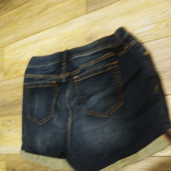 Torrid dark wash Jean shorts - Picture 6 of 7